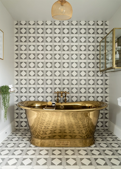 Create the ultimate bathing experience with Catchpole & Rye’s luxurious range of handcrafted cast-iron, copper & roll-top bathtubs.