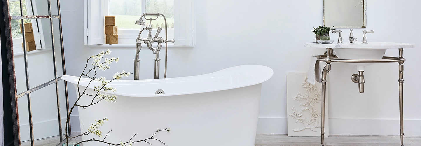 Browse Catchpole & Rye's luxury shower collection. Beautifully crafted shower enclosures, refined exposed & concealed showers fittings & freestanding showers.