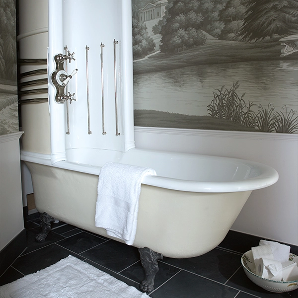 Create the ultimate bathing experience with Catchpole & Rye’s luxurious range of handcrafted cast-iron, copper & roll-top bathtubs.