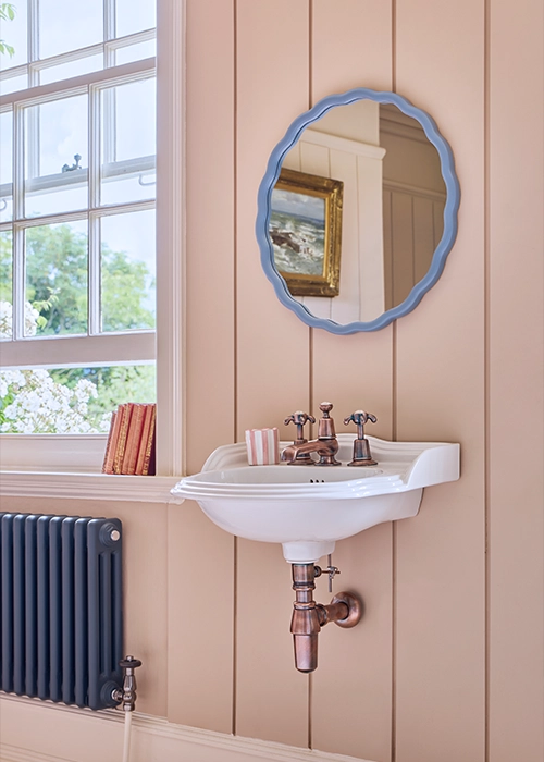 Explore our stunning collection of basins and vanity units. Crafted with elegance & functionality in mind, our basins are perfect for elevating any bathroom.