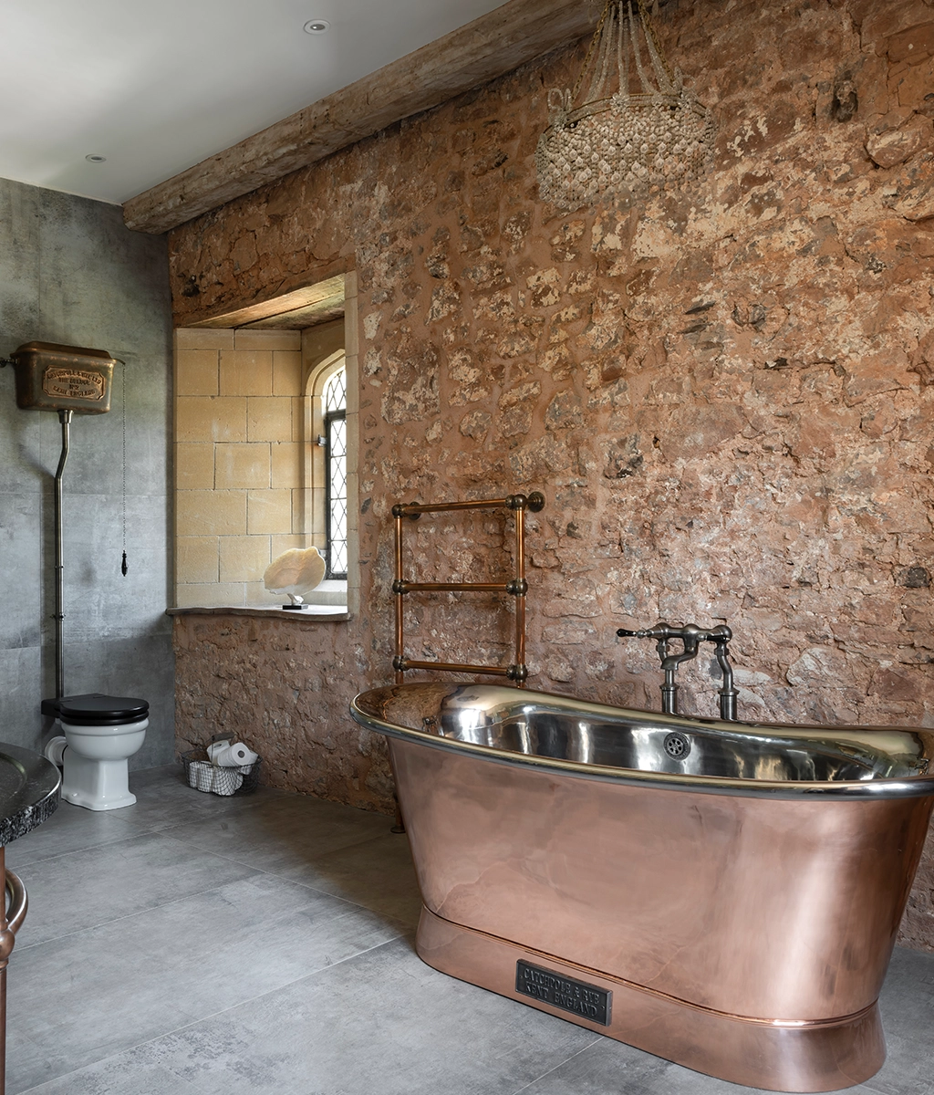Create the ultimate bathing experience with Catchpole & Rye’s luxurious range of handcrafted cast-iron, copper & roll-top bathtubs.
