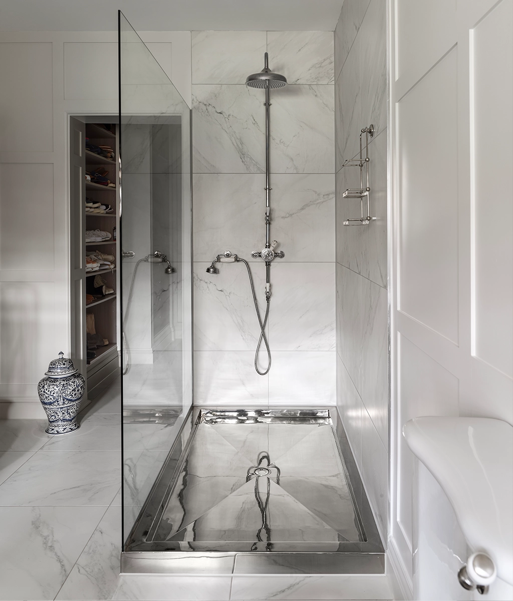 Browse Catchpole & Rye's luxury shower collection. Beautifully crafted shower enclosures, refined exposed & concealed showers fittings & freestanding showers.