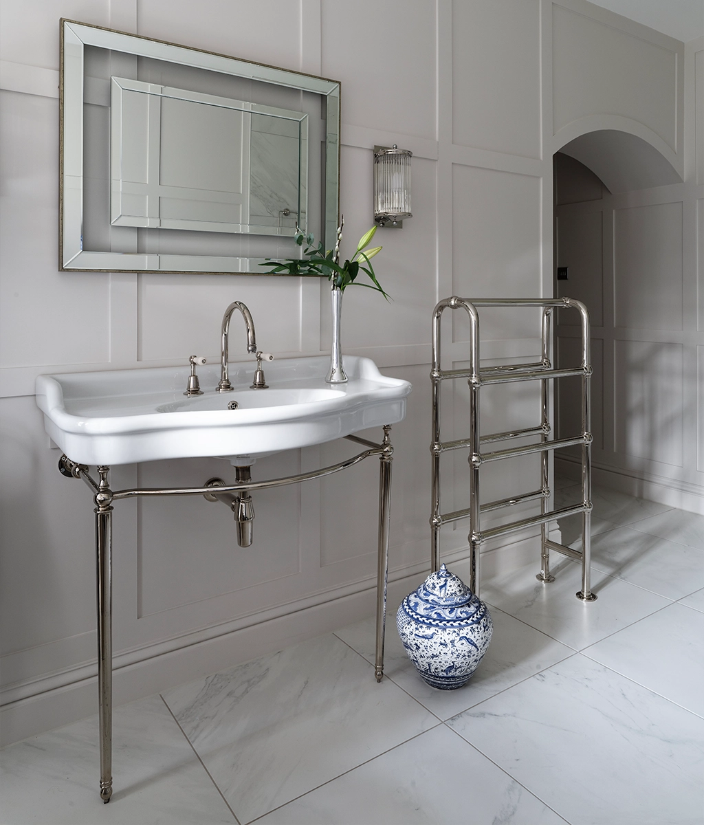 Explore our stunning collection of basins and vanity units. Crafted with elegance & functionality in mind, our basins are perfect for elevating any bathroom.