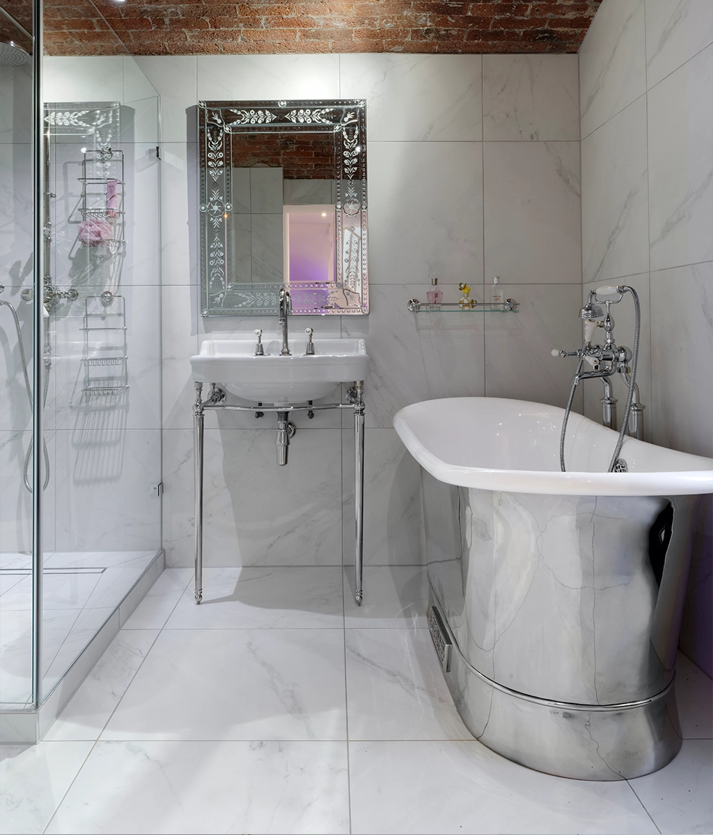 Create the ultimate bathing experience with Catchpole & Rye’s luxurious range of handcrafted cast-iron, copper & roll-top bathtubs.