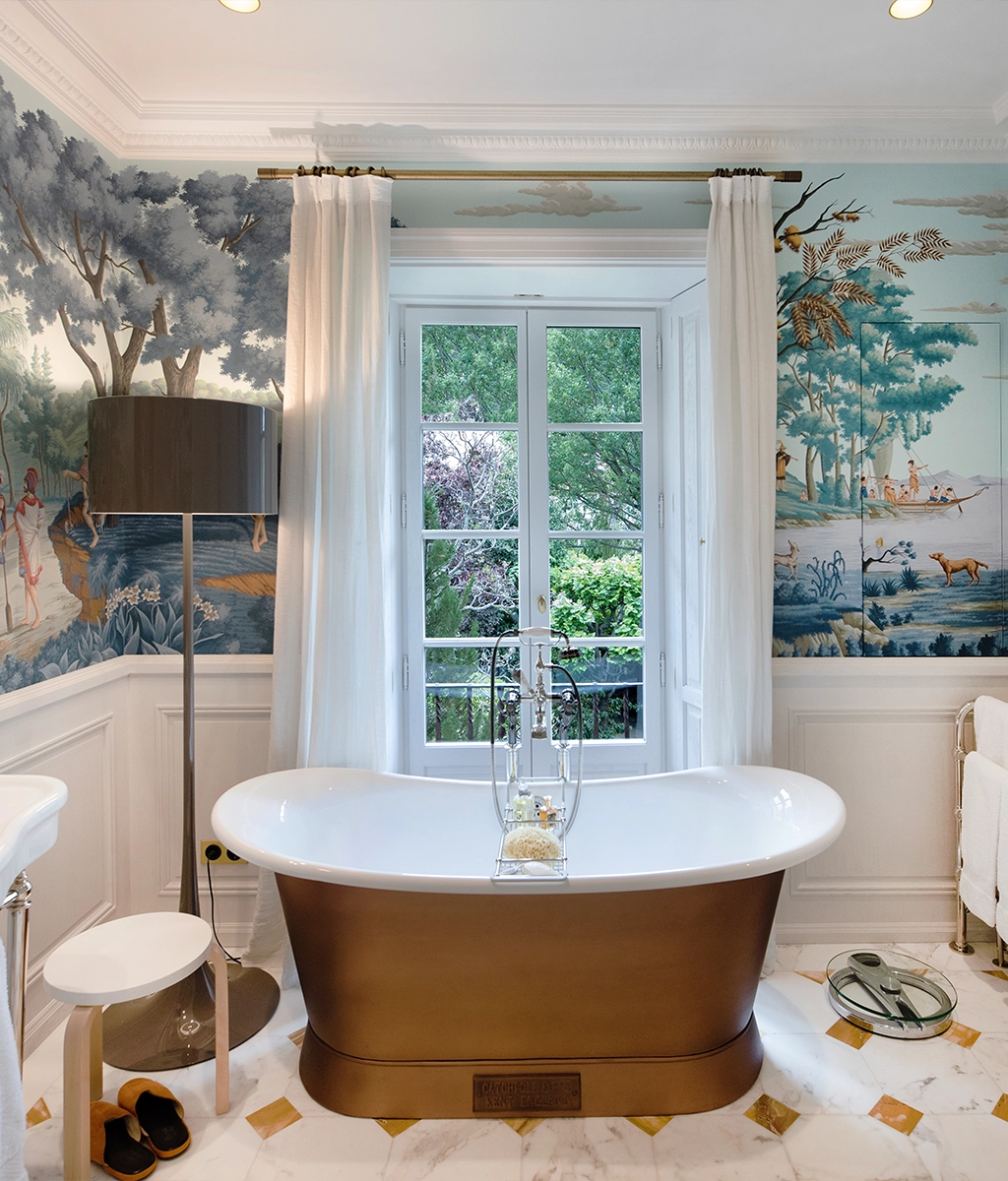 Create the ultimate bathing experience with Catchpole & Rye’s luxurious range of handcrafted cast-iron, copper & roll-top bathtubs.