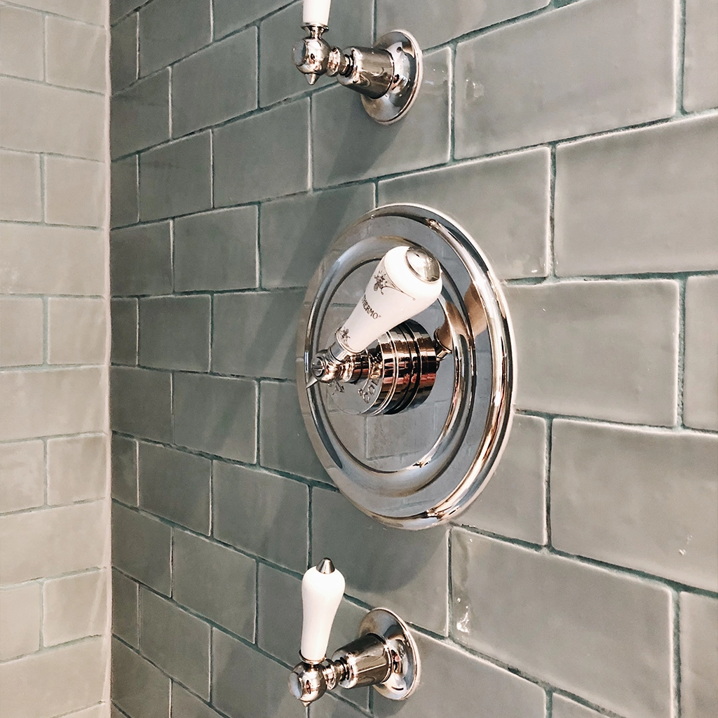 Create the ultimate bathing experience with Catchpole & Rye’s luxurious range of handcrafted cast-iron, copper & roll-top bathtubs.