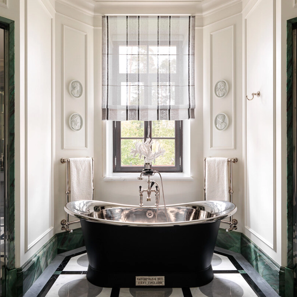 Create the ultimate bathing experience with Catchpole & Rye’s luxurious range of handcrafted cast-iron, copper & roll-top bathtubs.
