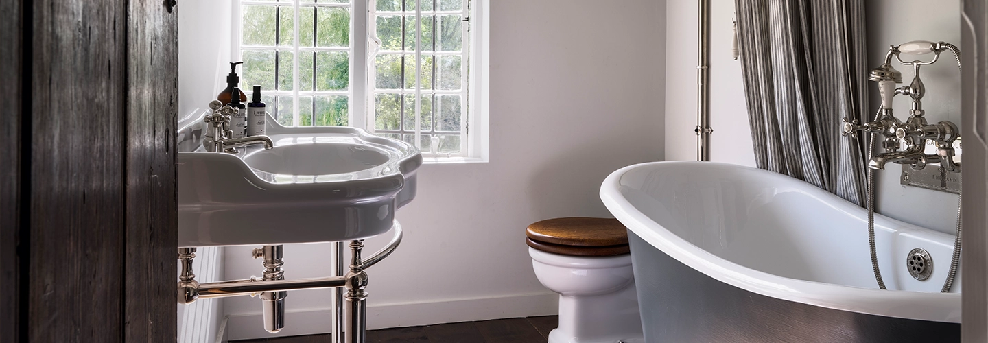 Create the ultimate bathing experience with Catchpole & Rye’s luxurious range of handcrafted cast-iron, copper & roll-top bathtubs.