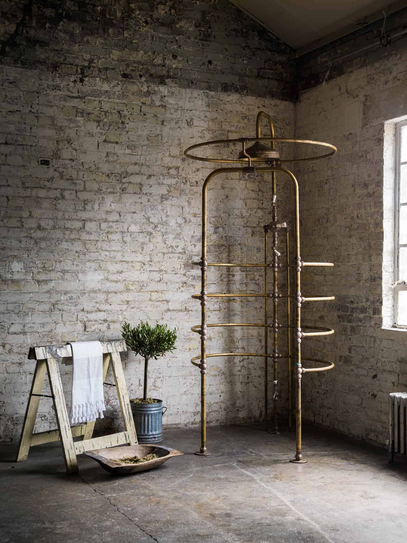 RS4261_WAREHOUSE_CAGE_SHOWER_AGED_BRASS-lpr