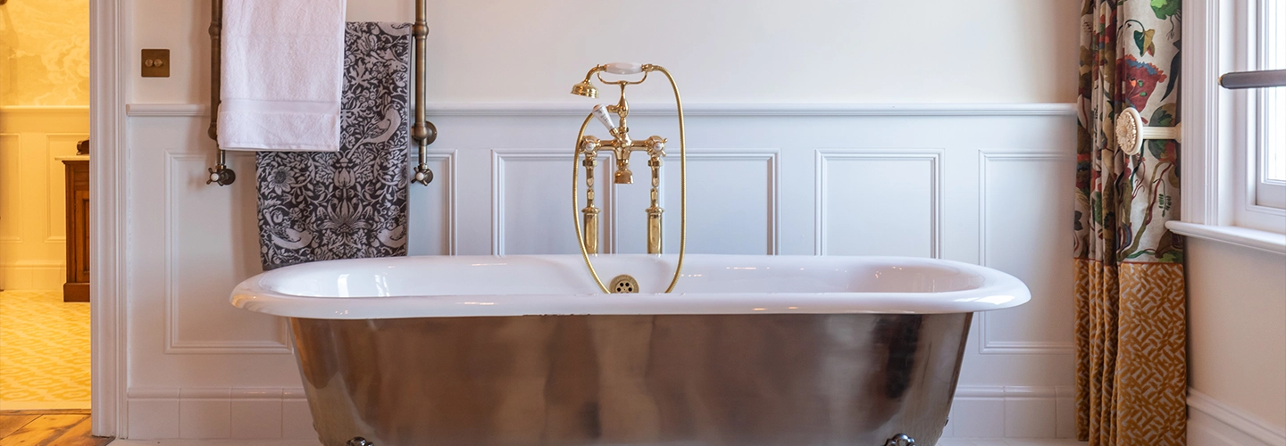 Create the ultimate bathing experience with Catchpole & Rye’s luxurious range of handcrafted cast-iron, copper & roll-top bathtubs.