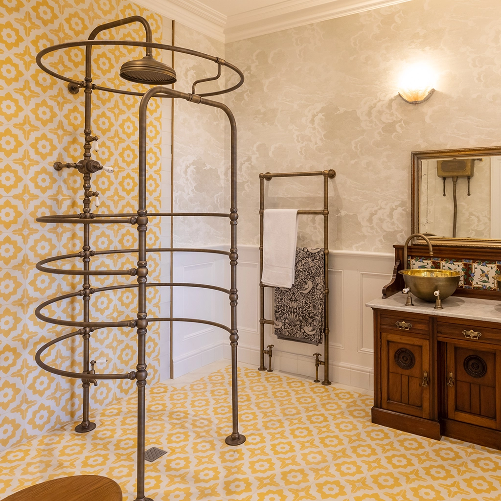 Create the ultimate bathing experience with Catchpole & Rye’s luxurious range of handcrafted cast-iron, copper & roll-top bathtubs.