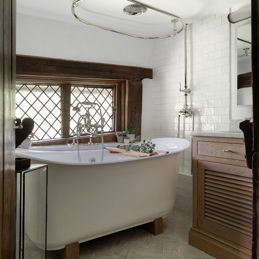 Create the ultimate bathing experience with Catchpole & Rye’s luxurious range of handcrafted cast-iron, copper & roll-top bathtubs.