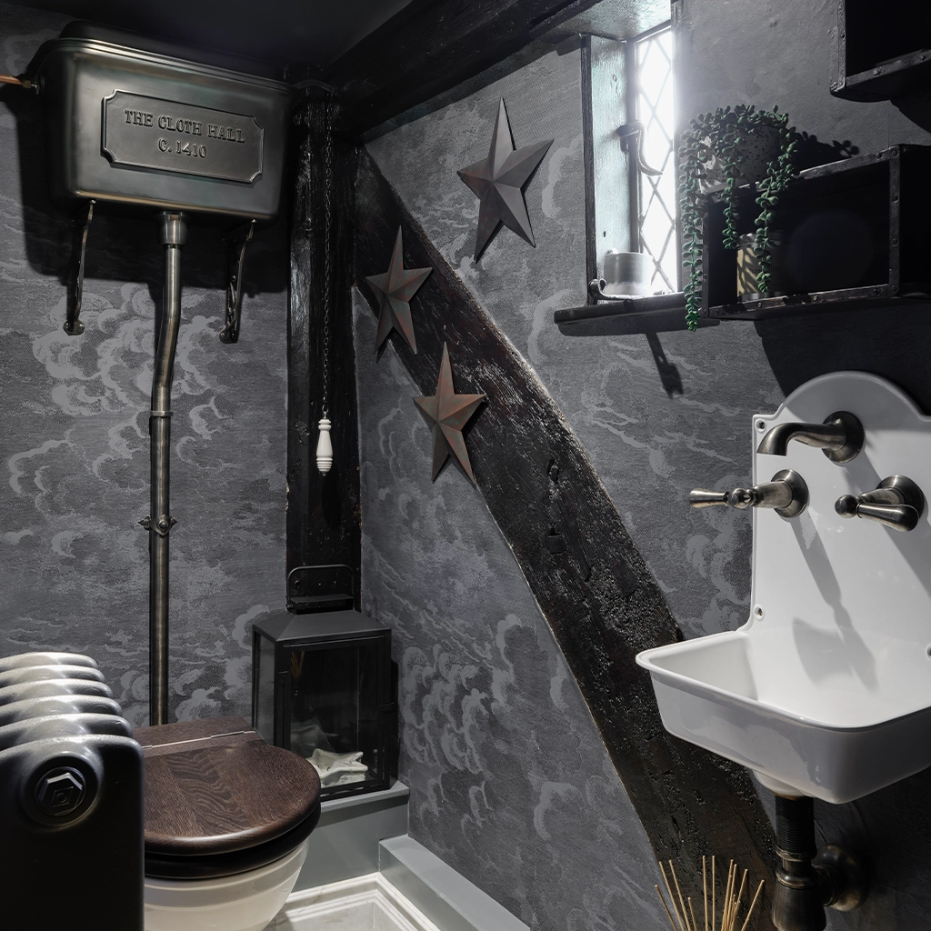 Create the ultimate bathing experience with Catchpole & Rye’s luxurious range of handcrafted cast-iron, copper & roll-top bathtubs.