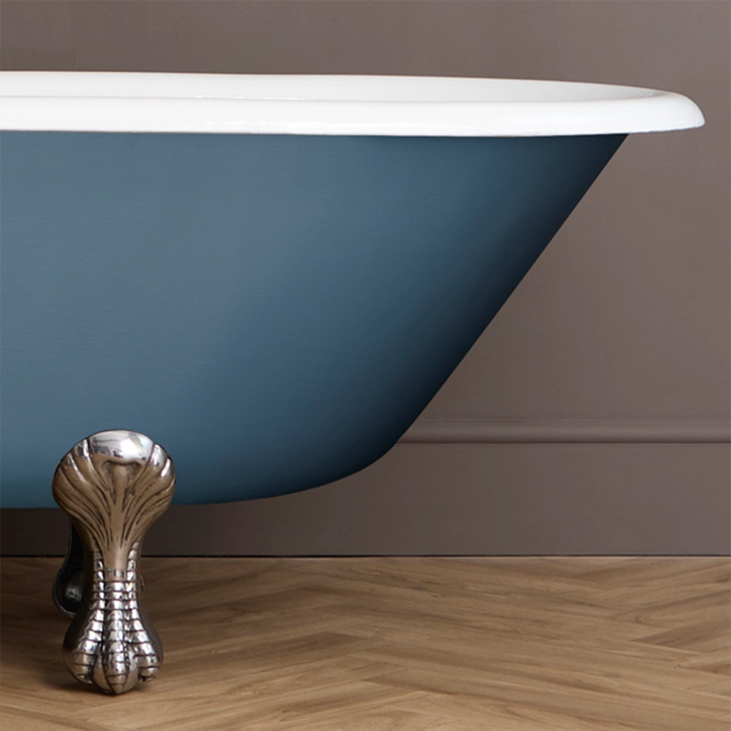 Freestanding cast metal Bath Traditional roll top with bath filler on standpipes