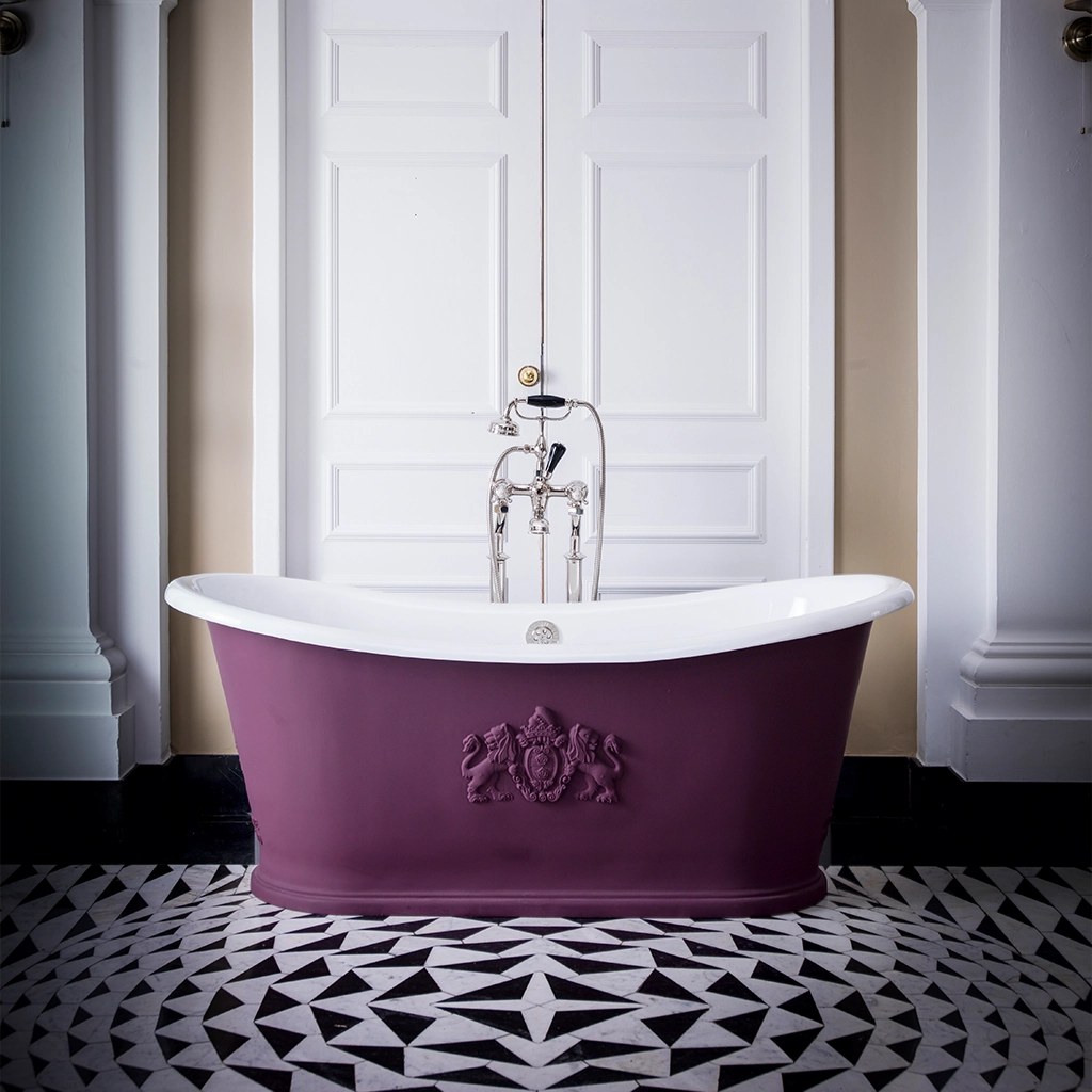 Freestanding cast metal Bath Traditional roll top with bath filler on standpipes