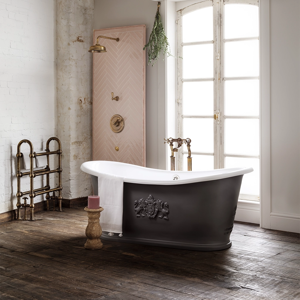 Freestanding cast metal Bath Traditional roll top with bath filler on standpipes
