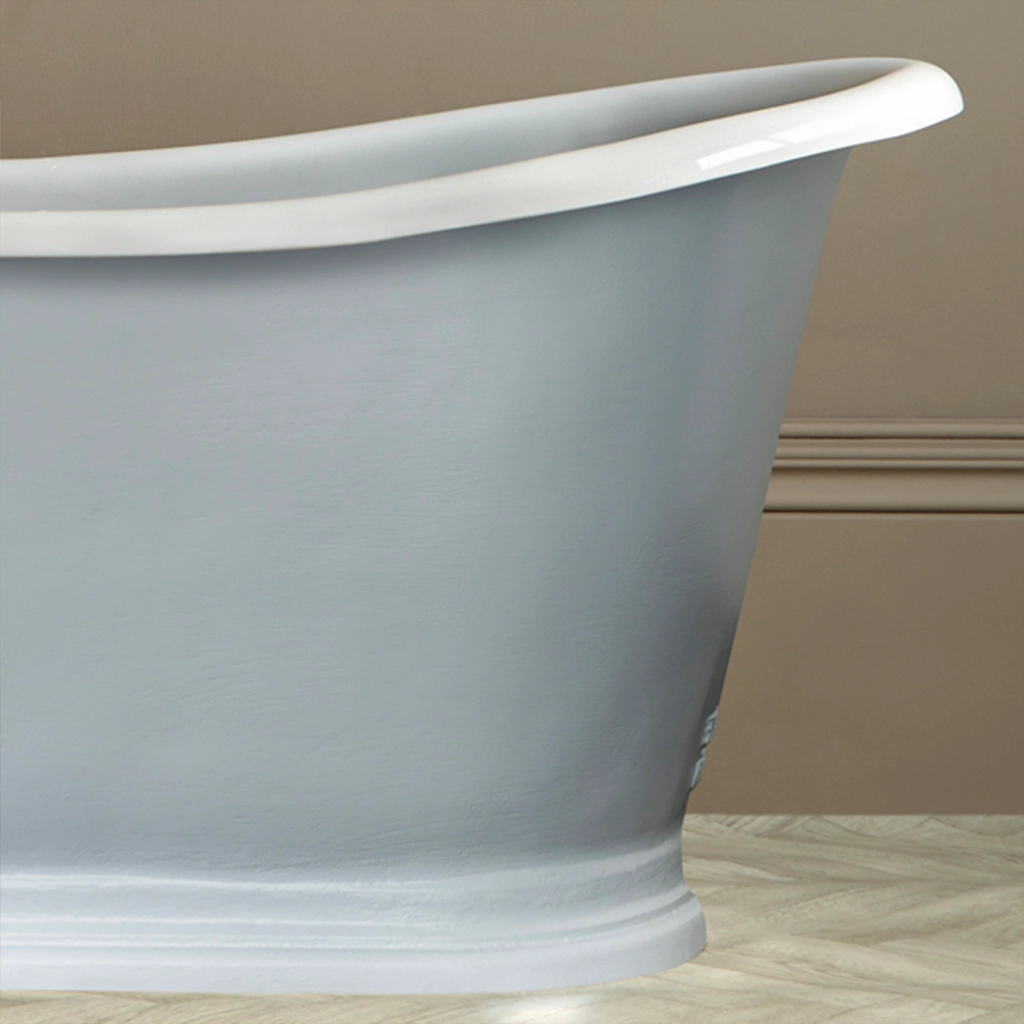 Freestanding cast metal Bath Traditional roll top with bath filler on standpipes