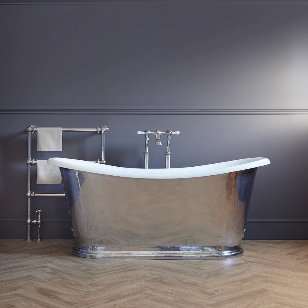 Freestanding cast metal Bath Traditional roll top with bath filler on standpipes