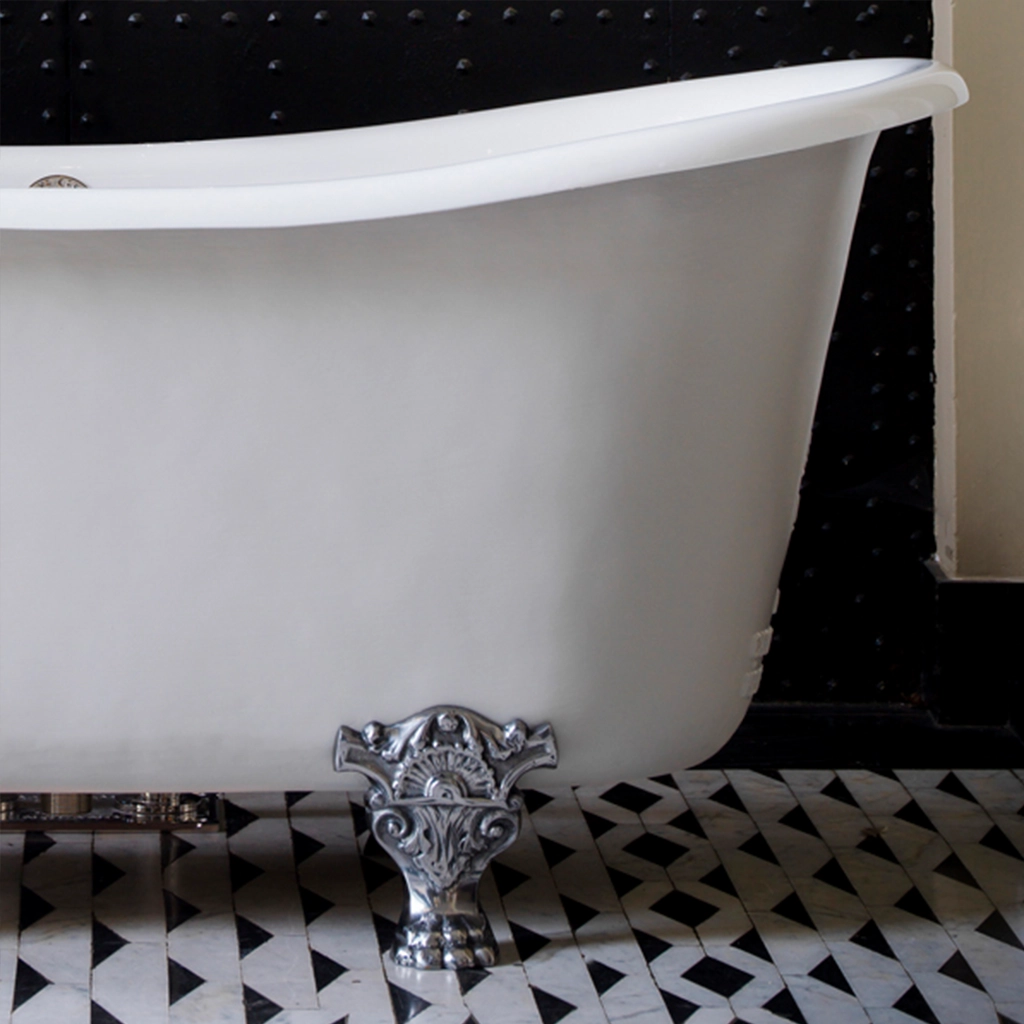 Freestanding cast metal Bath Traditional roll top with bath filler on standpipes