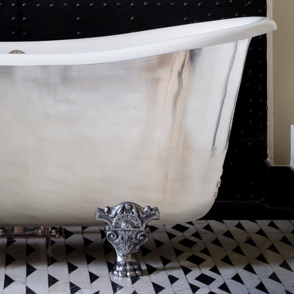 Freestanding cast metal Bath Traditional roll top with bath filler on standpipes