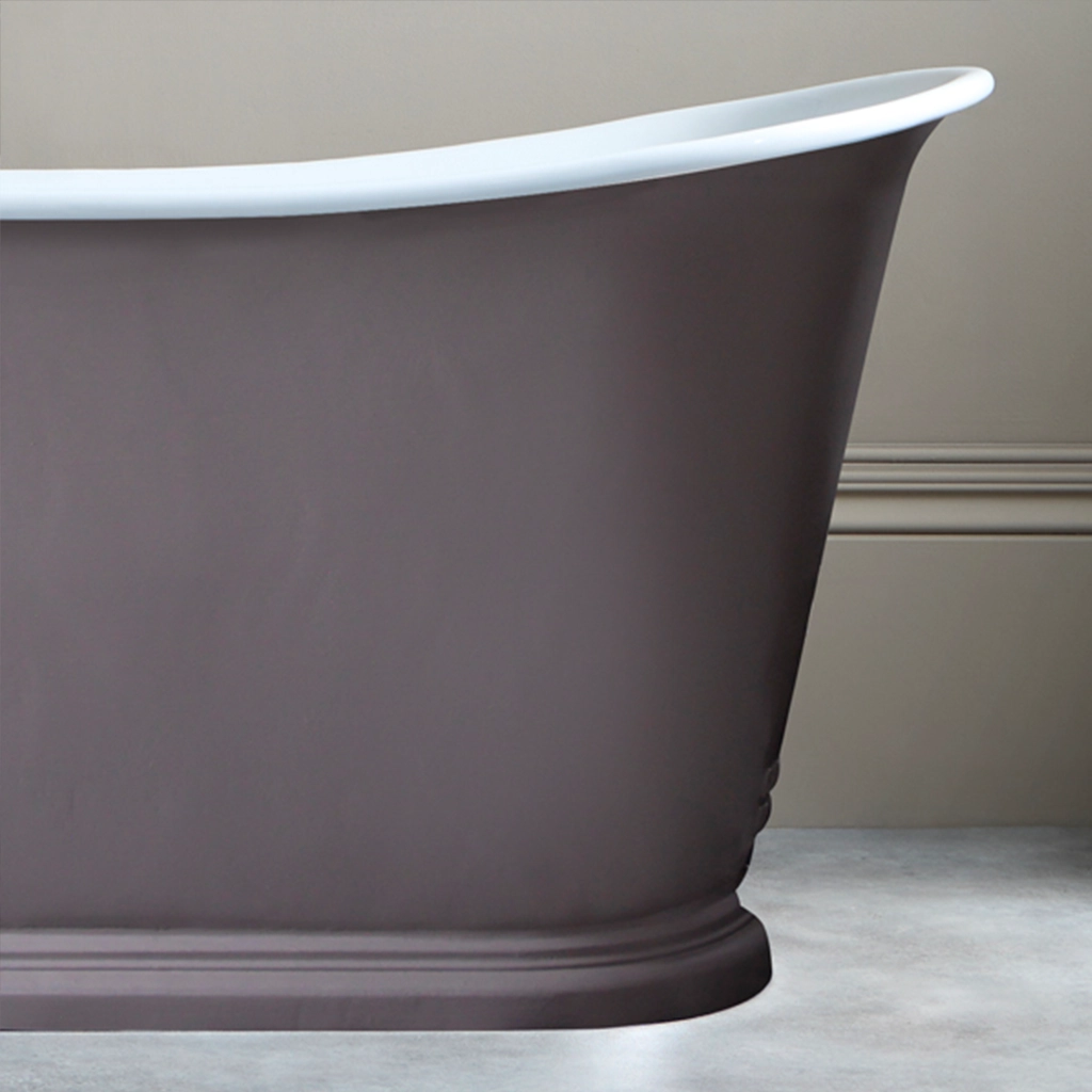 Freestanding cast metal Bath Traditional roll top with bath filler on standpipes