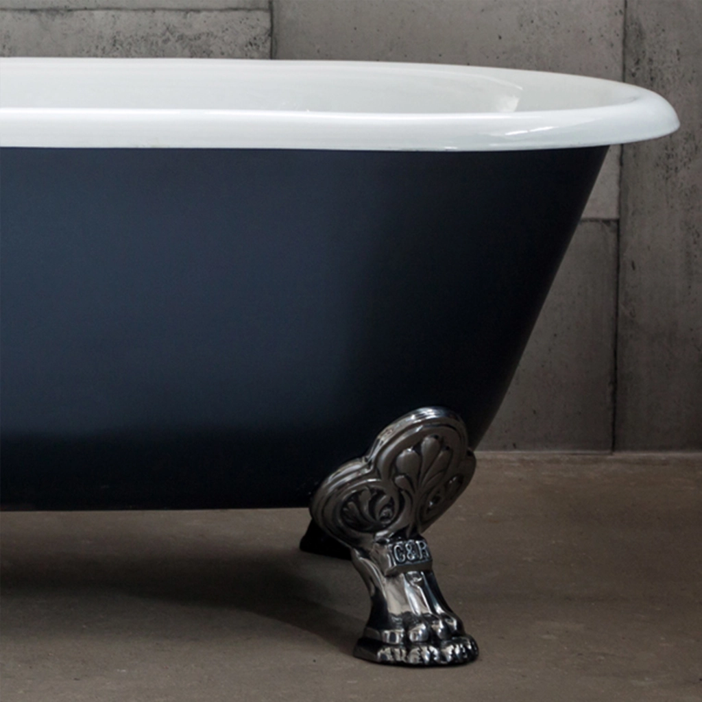 Freestanding cast metal Bath Traditional roll top with bath filler on standpipes