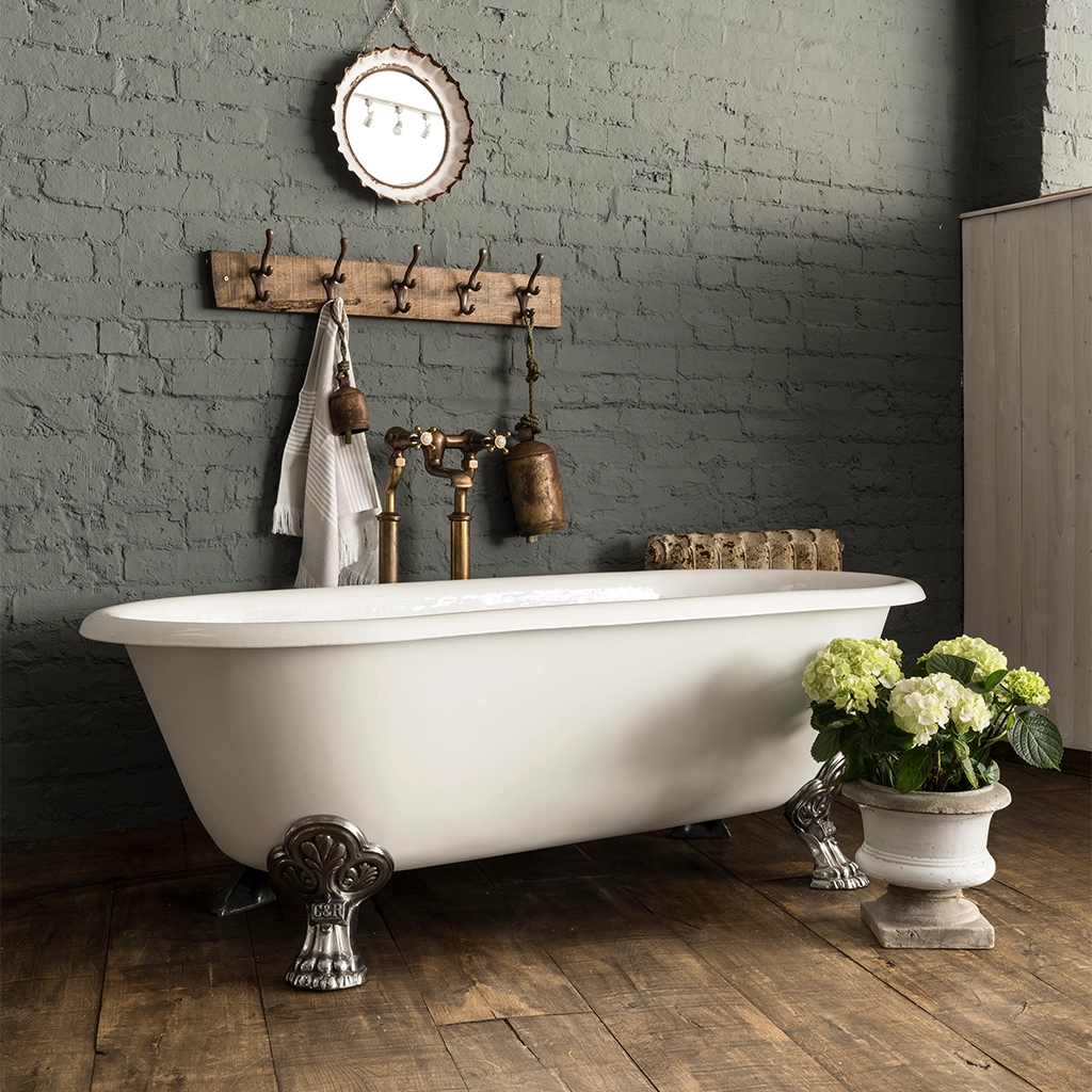 Traditional Roll top bath free standing with taps
