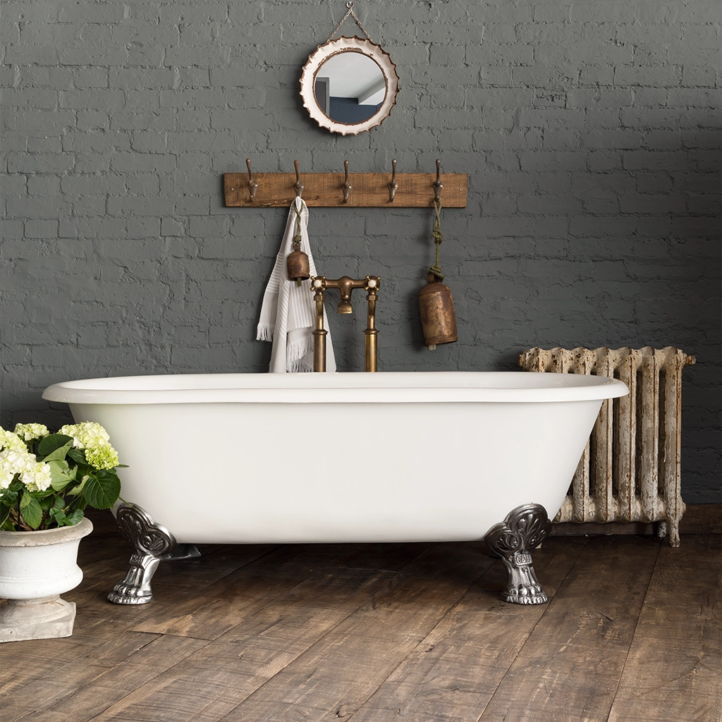 Freestanding cast metal Bath Traditional roll top with bath filler on standpipes