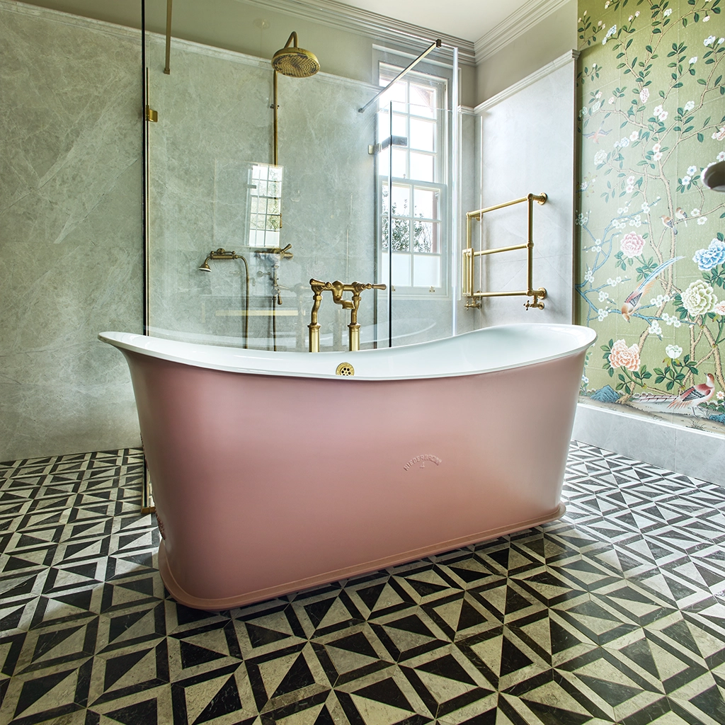 Freestanding cast metal Bath Traditional roll top with bath filler on standpipes