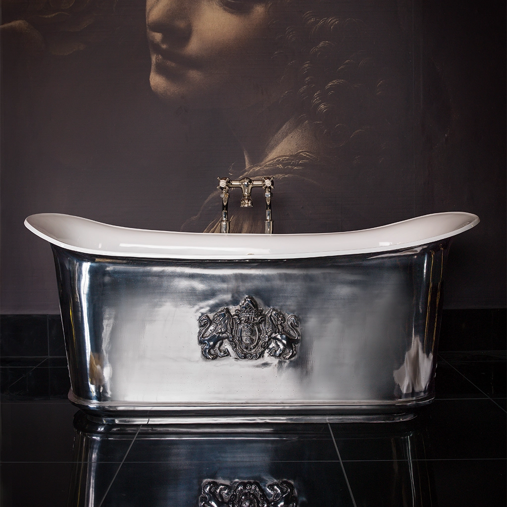 Freestanding cast metal Bath Traditional roll top with bath filler on standpipes