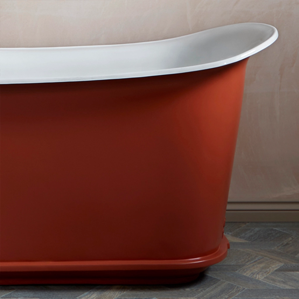 Freestanding cast metal Bath Traditional roll top with bath filler on standpipes