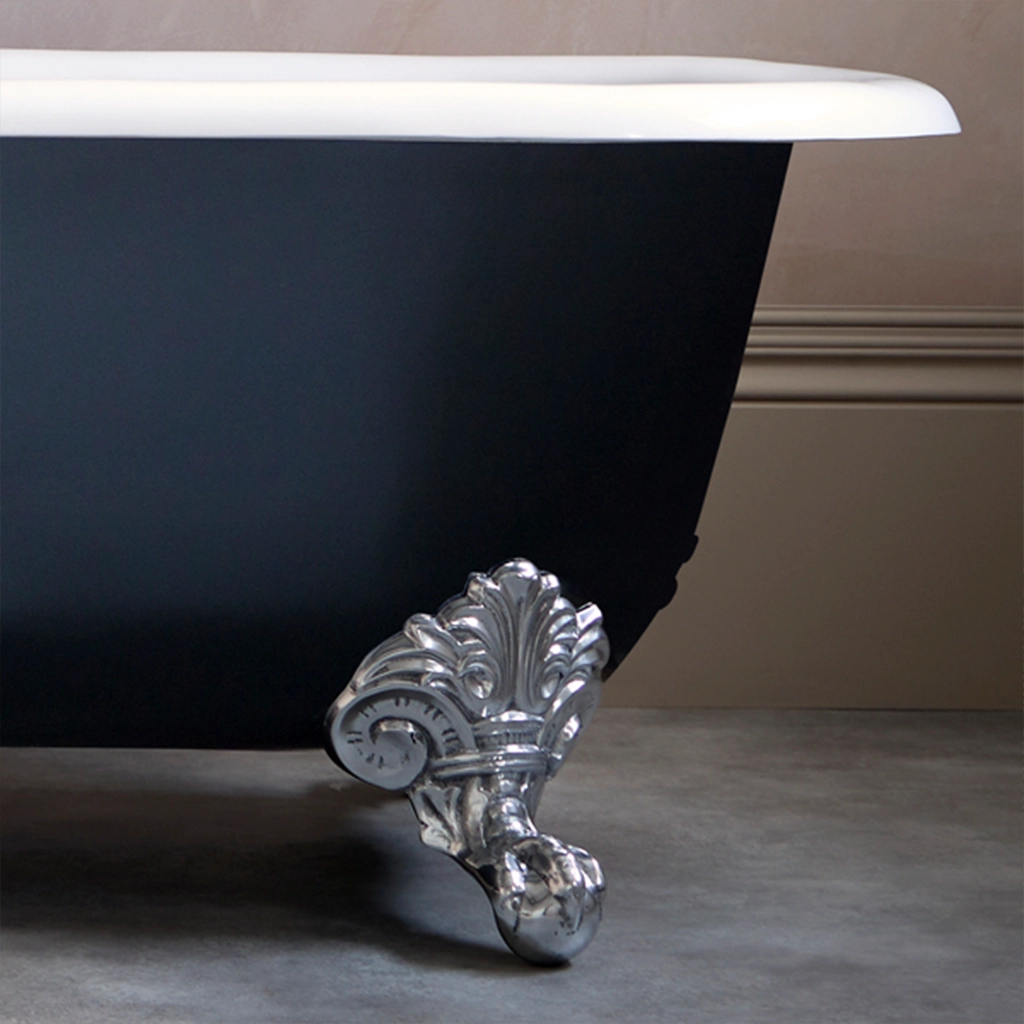 Freestanding cast metal Bath Traditional roll top with bath filler on standpipes