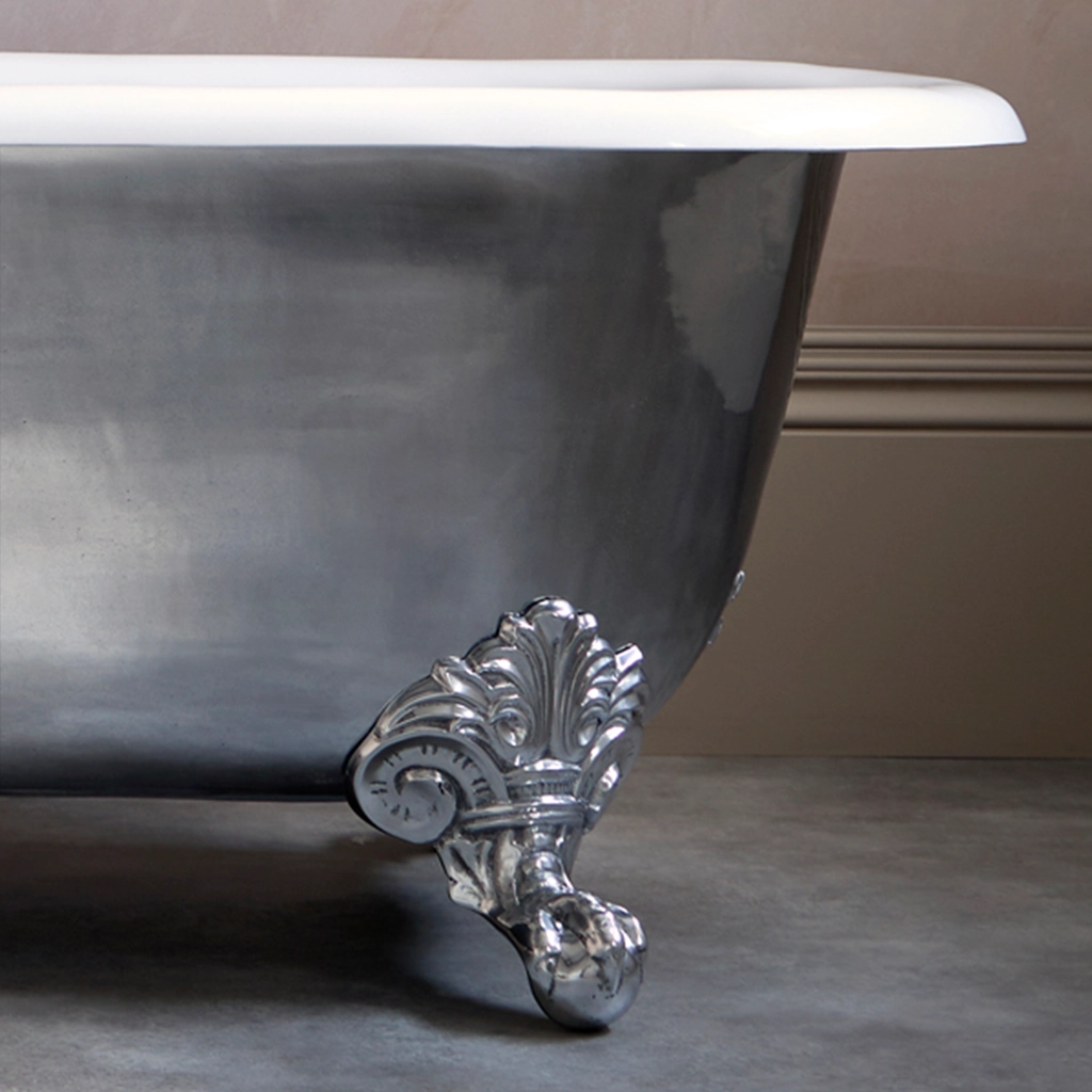 Freestanding cast metal Bath Traditional roll top with bath filler on standpipes