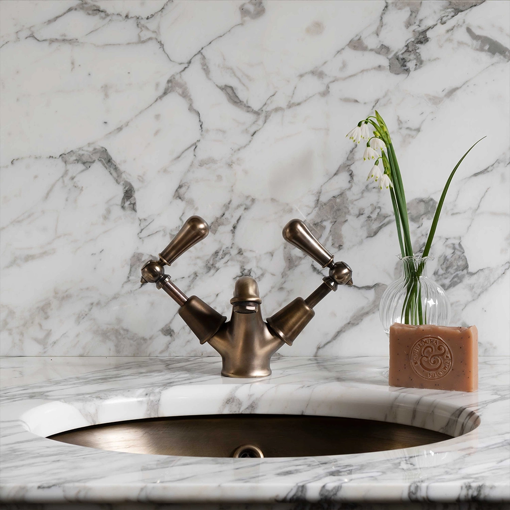 The Basin Monobloc is a popular choice for those seeking a more understated style of bathroom basin taps. With its compact design and traditional waste function, it is a must for smaller basins.