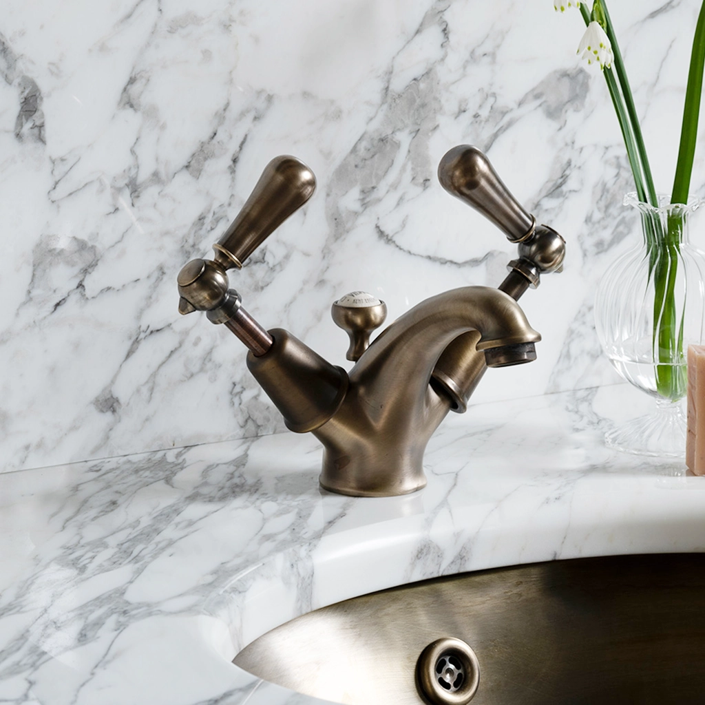 The Basin Monobloc