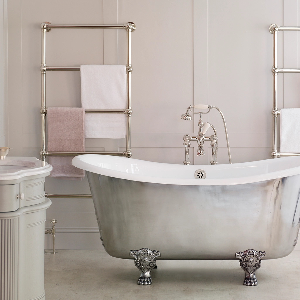 A classic shape, made from the highest quality brass. The Original Ladder heated towel rail denotes simplicity and class with its timeless, symmetrical structure and chic finish.
