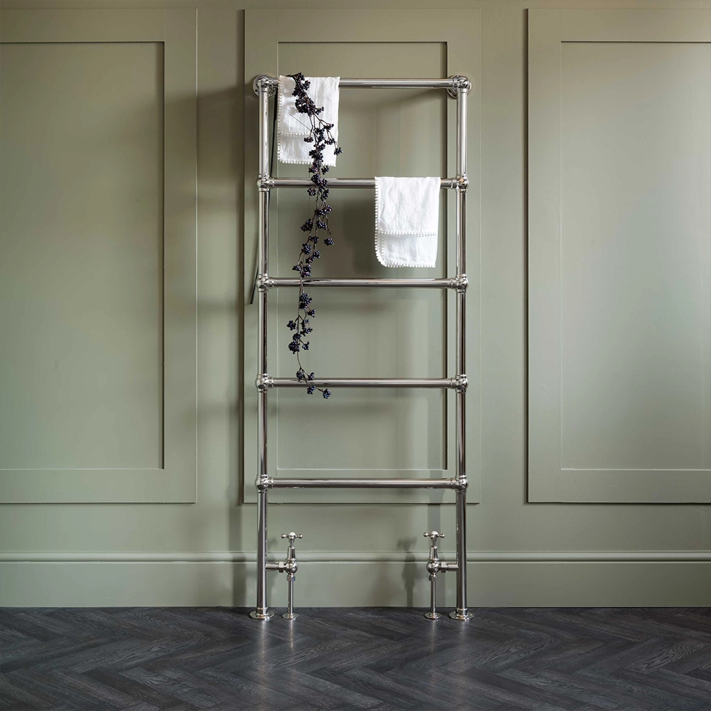 A classic shape, made from the highest quality brass. The Original Ladder heated towel rail denotes simplicity and class with its timeless, symmetrical structure and chic finish.