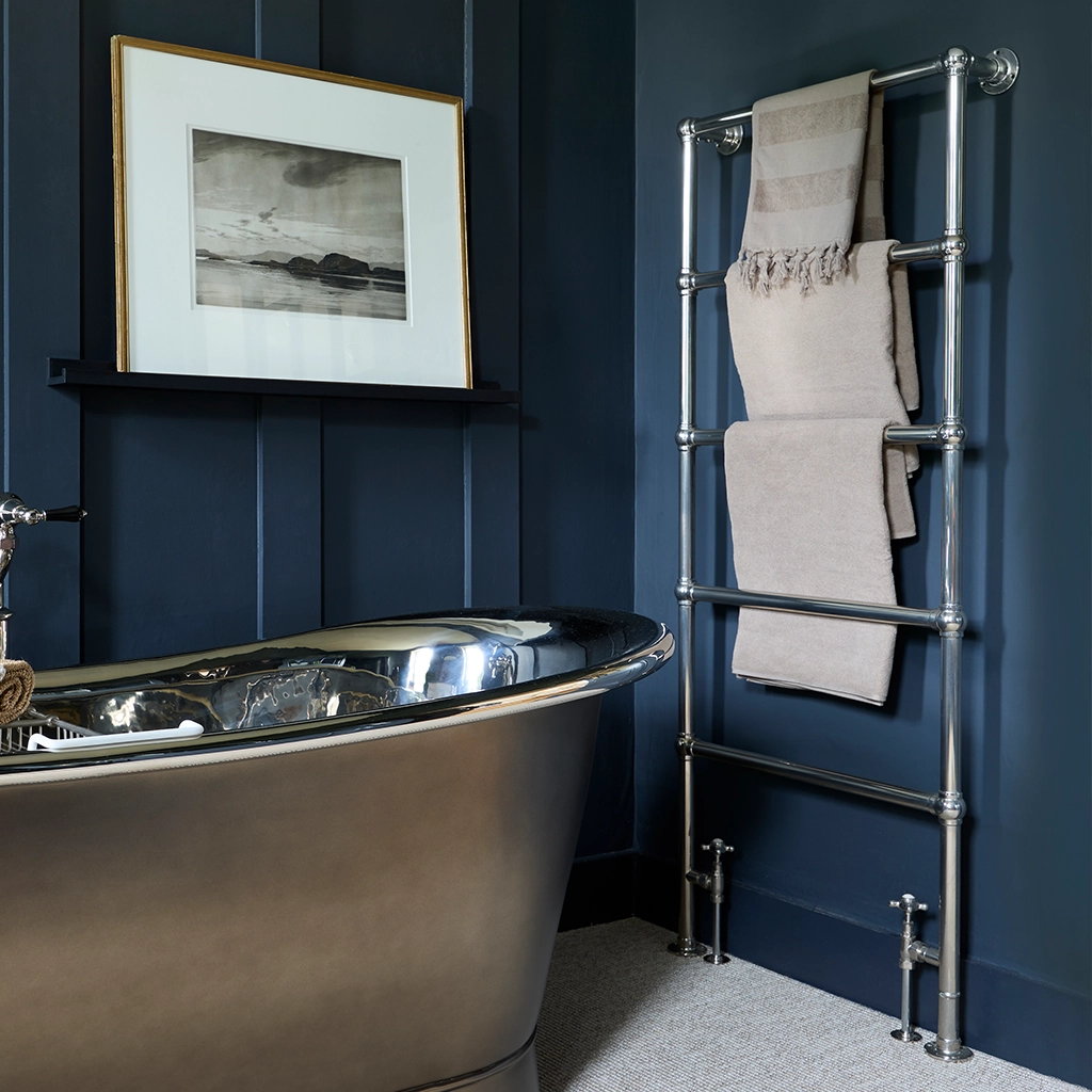 A classic shape, made from the highest quality brass. The Original Ladder heated towel rail denotes simplicity and class with its timeless, symmetrical structure and chic finish.
