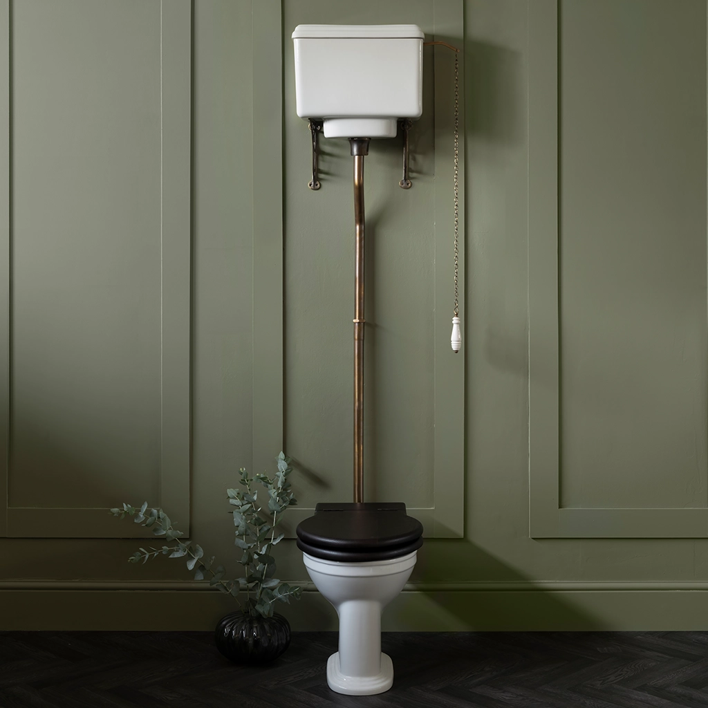 Catchpole & Rye's vintage toilets are expertly crafted for authentic period style. Explore our collection of traditional designs for timeless bathroom style.