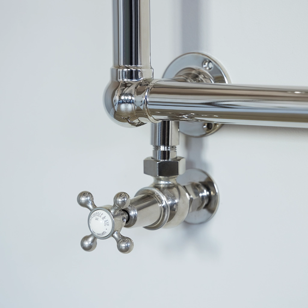 The Original Wall Mounted Towel Rail is the perfect choice for those requiring something more compact. Elegant and functional, it denotes simplicity and class with its timeless structure and chic finishes.
