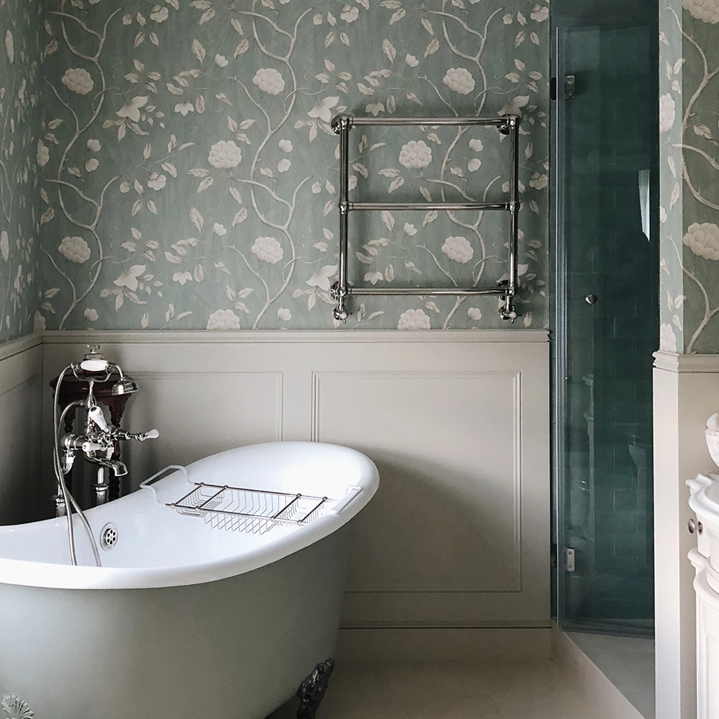 The Original Wall Mounted Towel Rail is the perfect choice for those requiring something more compact. Elegant and functional, it denotes simplicity and class with its timeless structure and chic finishes.