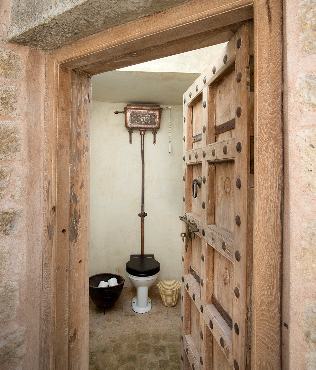 Explore our stunning range of lavatories & bidets at Catchpole & Rye. From elegant styles to luxurious finishes, our lavatories & bidets enhance any bathroom.