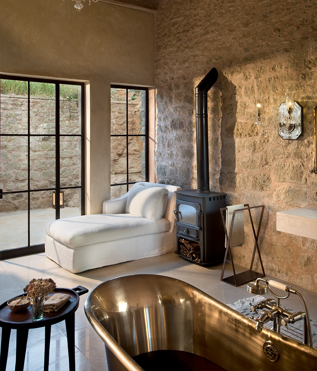 Create the ultimate bathing experience with Catchpole & Rye’s luxurious range of handcrafted cast-iron, copper & roll-top bathtubs.