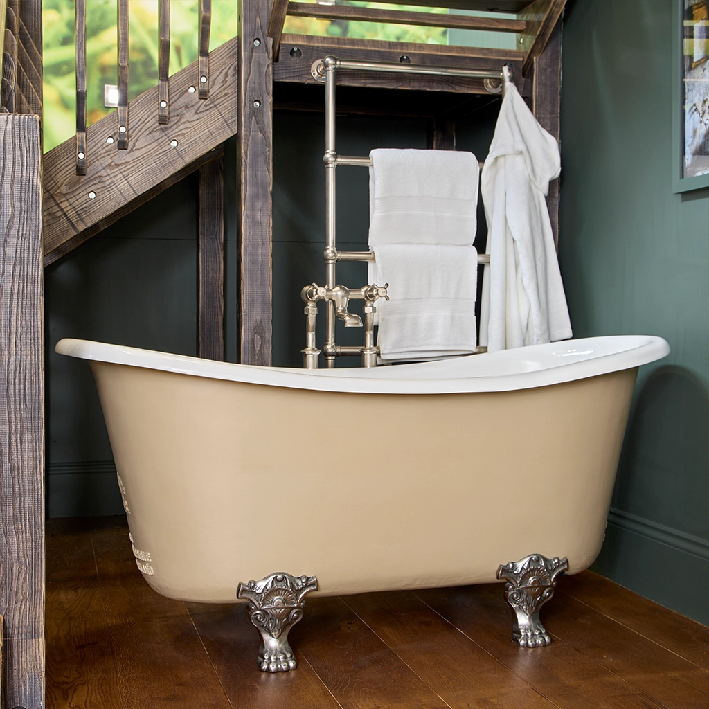Discover traditional Metal Baths at Catchpole & Rye. Explore our collection of bespoke traditional metal baths, manufactured with precision for luxury bathrooms.