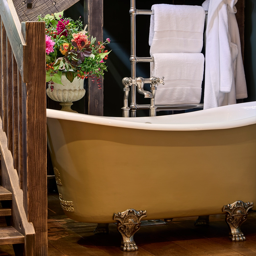 Visit our London and Kent Catchpole & Rye showrooms to experience our exquisite collection of luxury bathroom fixtures in person. Book your appointment today!