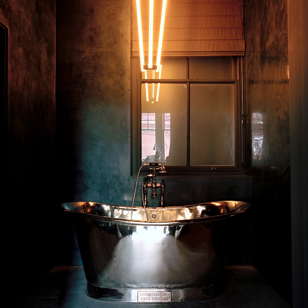 Create the ultimate bathing experience with Catchpole & Rye’s luxurious range of handcrafted cast-iron, copper & roll-top bathtubs.