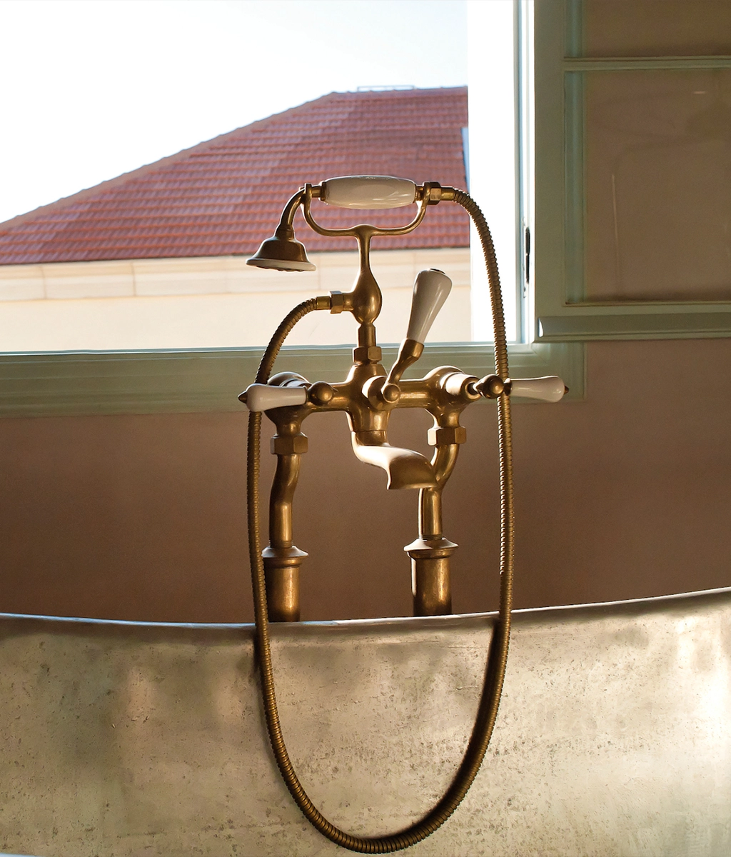 Browse luxury taps & faucets at Catchpole & Rye. Expertly manufactured to match any aesthetic through our variety of brassware finishes.