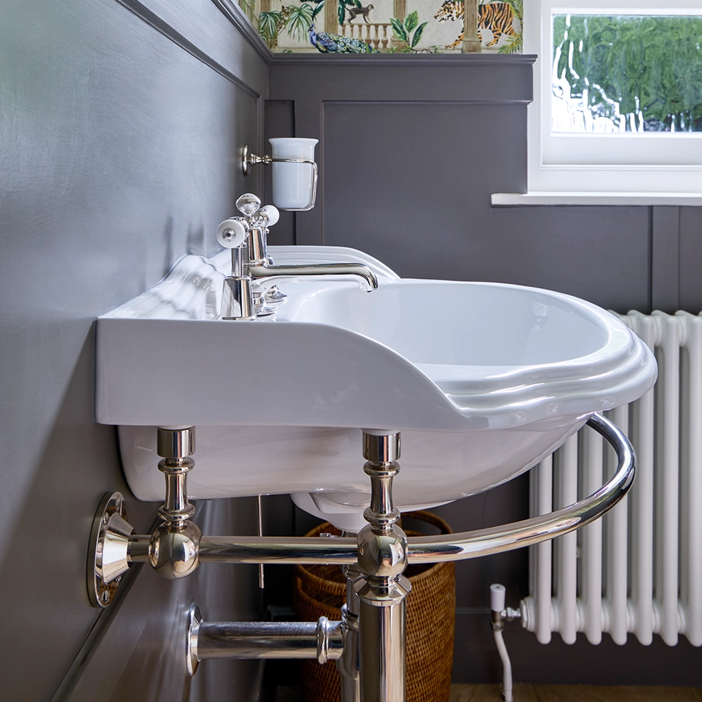 Explore our stunning collection of basins and vanity units. Crafted with elegance & functionality in mind, our basins are perfect for elevating any bathroom.