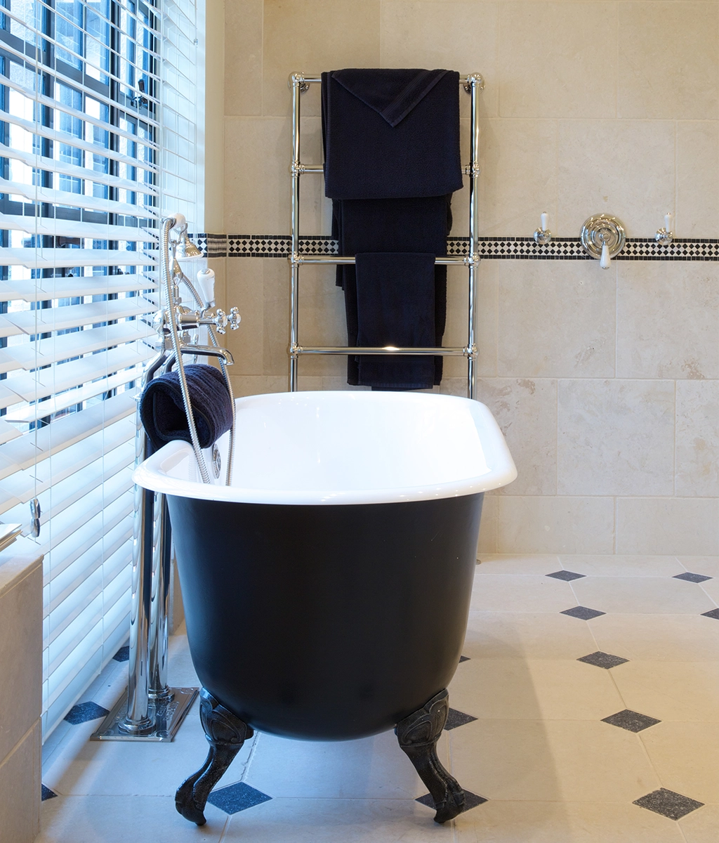 Create the ultimate bathing experience with Catchpole & Rye’s luxurious range of handcrafted cast-iron, copper & roll-top bathtubs.