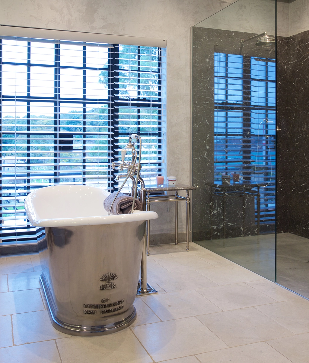 Create the ultimate bathing experience with Catchpole & Rye’s luxurious range of handcrafted cast-iron, copper & roll-top bathtubs.